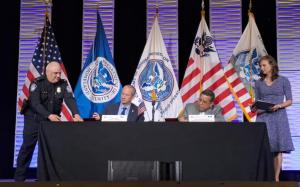 Momentos durante la firma del Acuerdo de Reconocimiento Mutuo (ARM) entre CBP y SAT